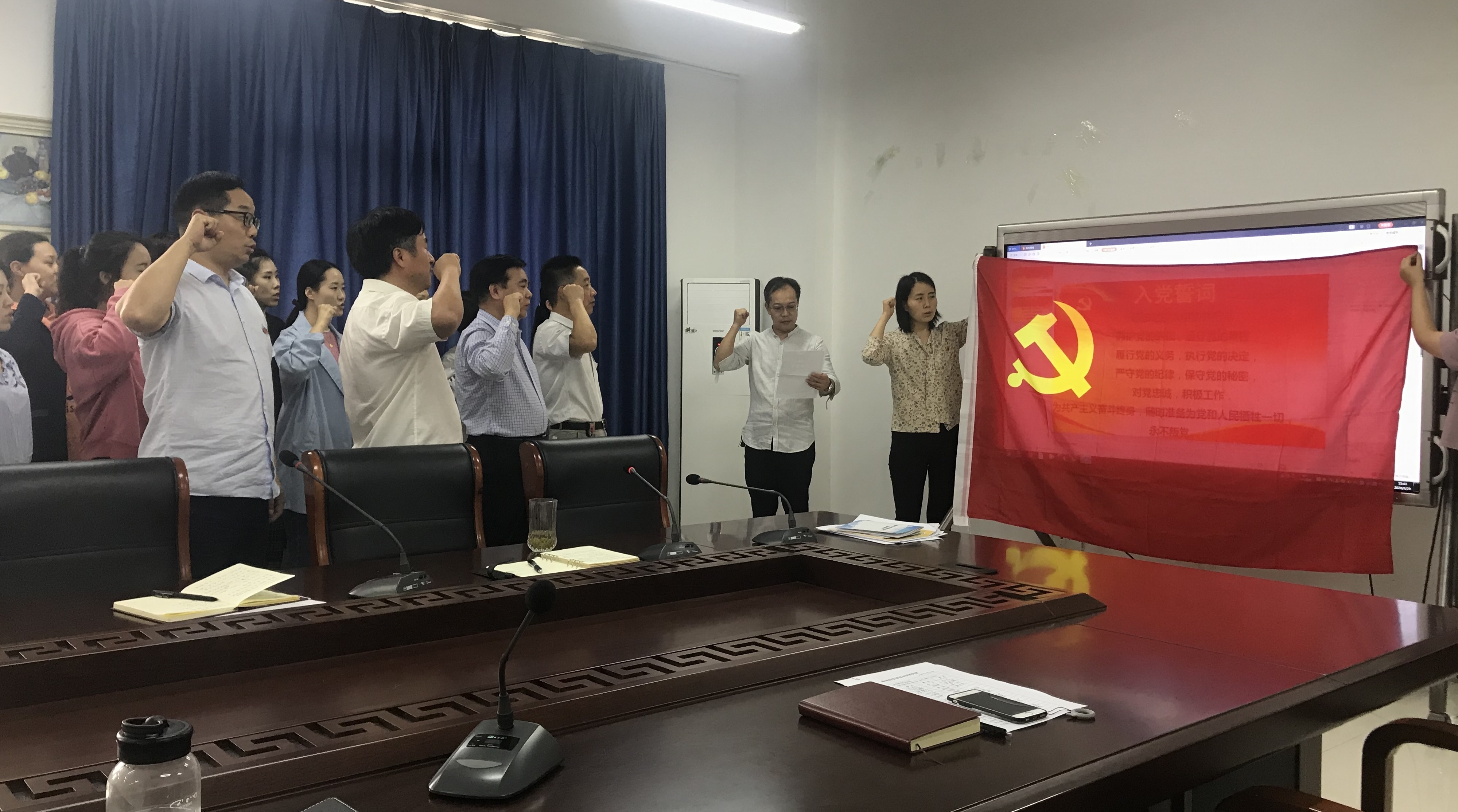 重温入党誓词2.jpg 重温入党誓词2.jpg