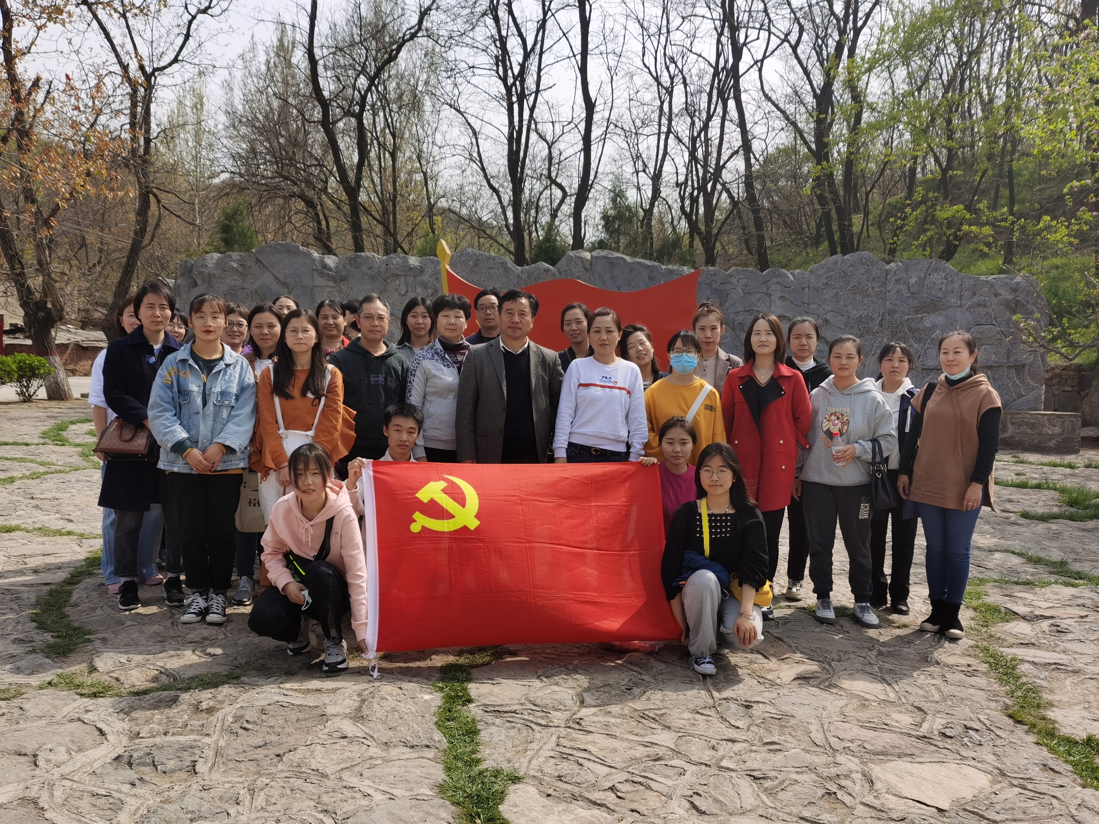 2021.4.13 党日活动照片1.jpg 2021.4.13 党日活动照片1.jpg