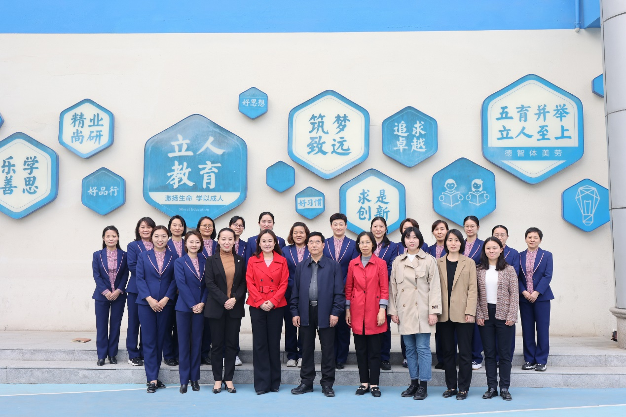 全体照片.png 全体照片.png