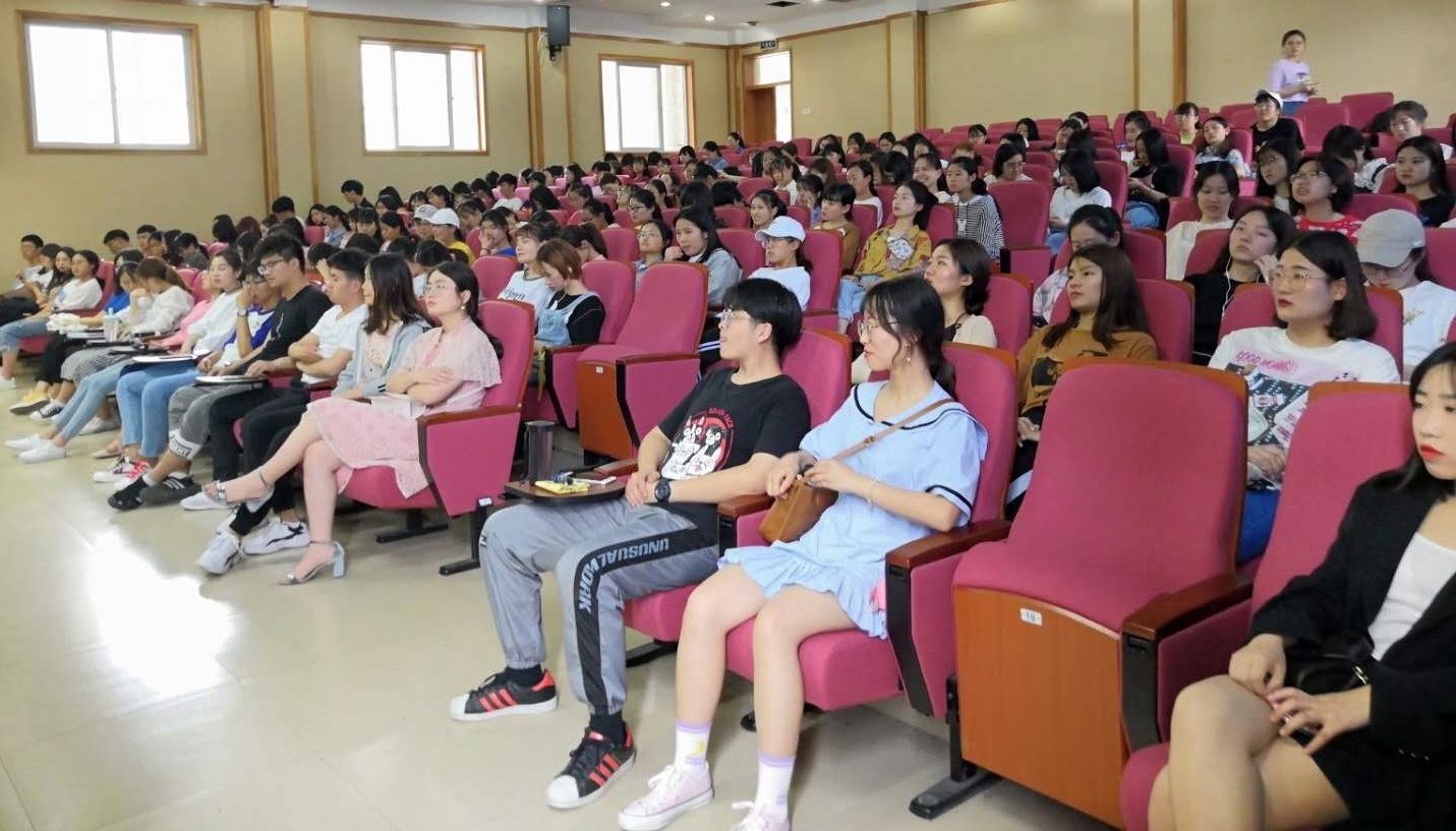 陈玉焕讲座图片3.jpg 陈玉焕讲座图片3.jpg